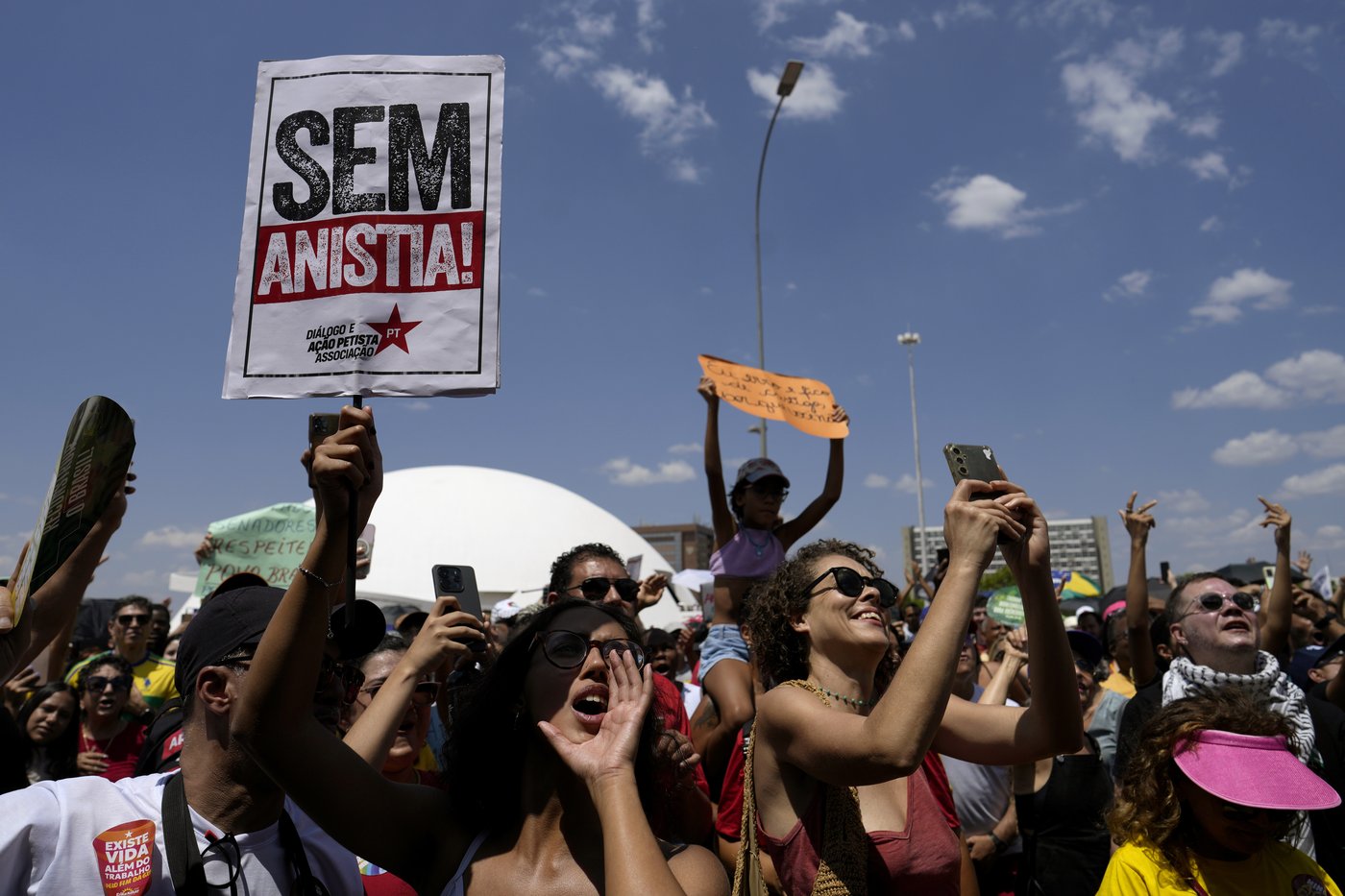 Brazilians protest against a bill that could lead to a pardon for Bolsonaro and allies | iNFOnews.ca Brazilians protest against a bill that could lead to a pardon for Bolsonaro and allies | iNFOnews.ca