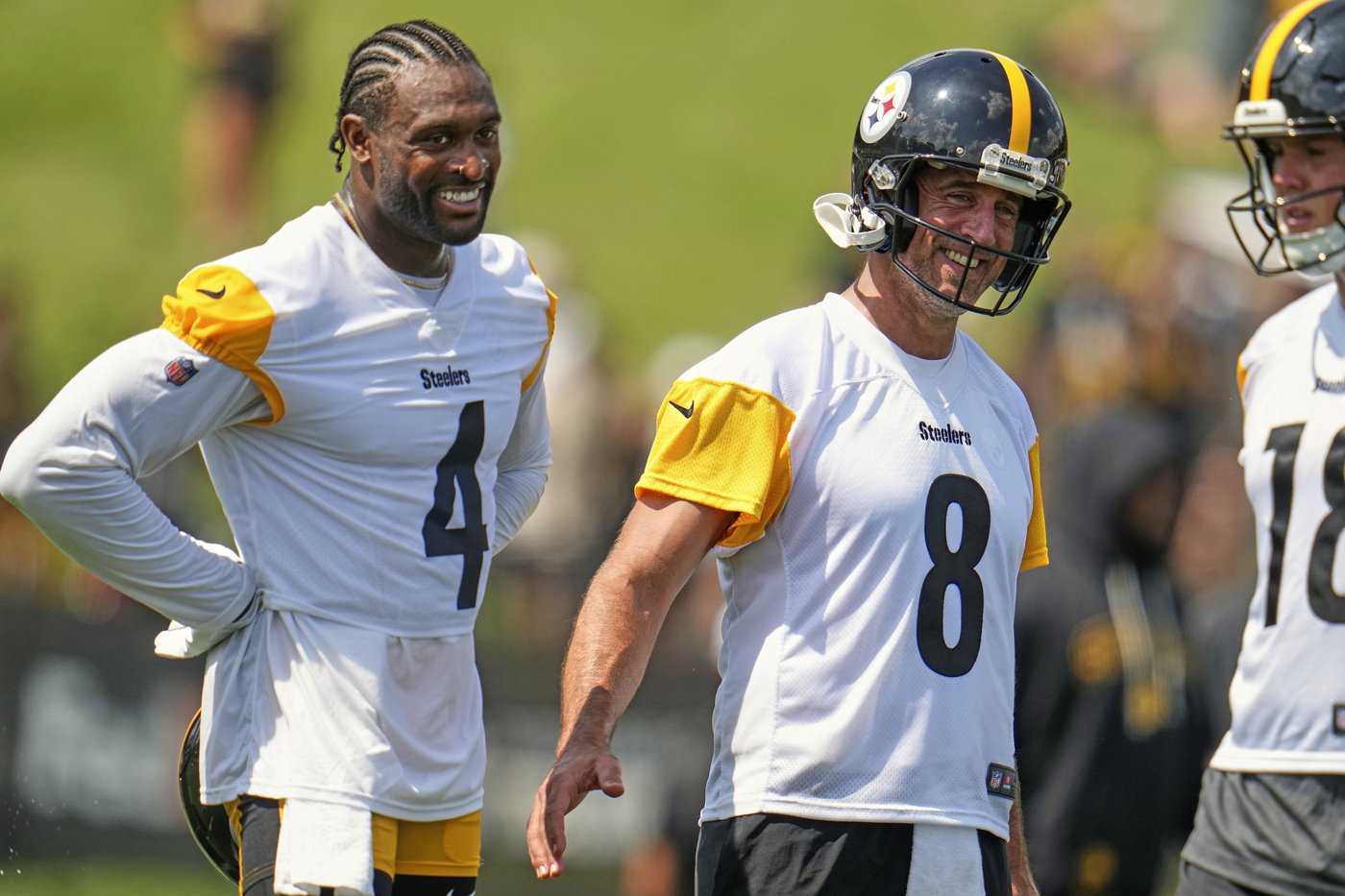 Aaron Rodgers' first training camp in Pittsburgh starts with a meaningless pick and careful optimism | iNFOnews.ca