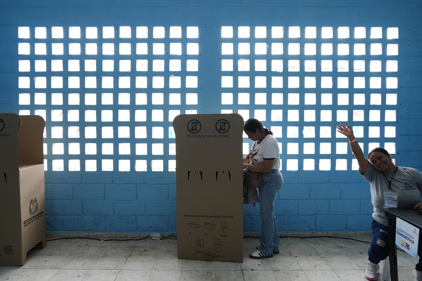 Conservative outsider leads progressive rival in Colombia's presidential election, in photos | iNFOnews.ca
