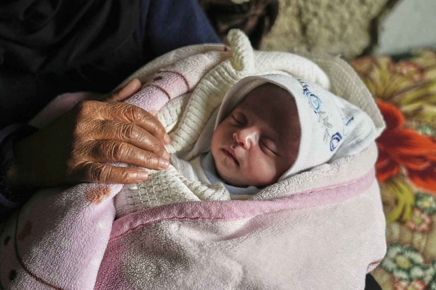 A month-old girl is pulled from the rubble in Gaza after an airstrike killed her parents | iNFOnews.ca