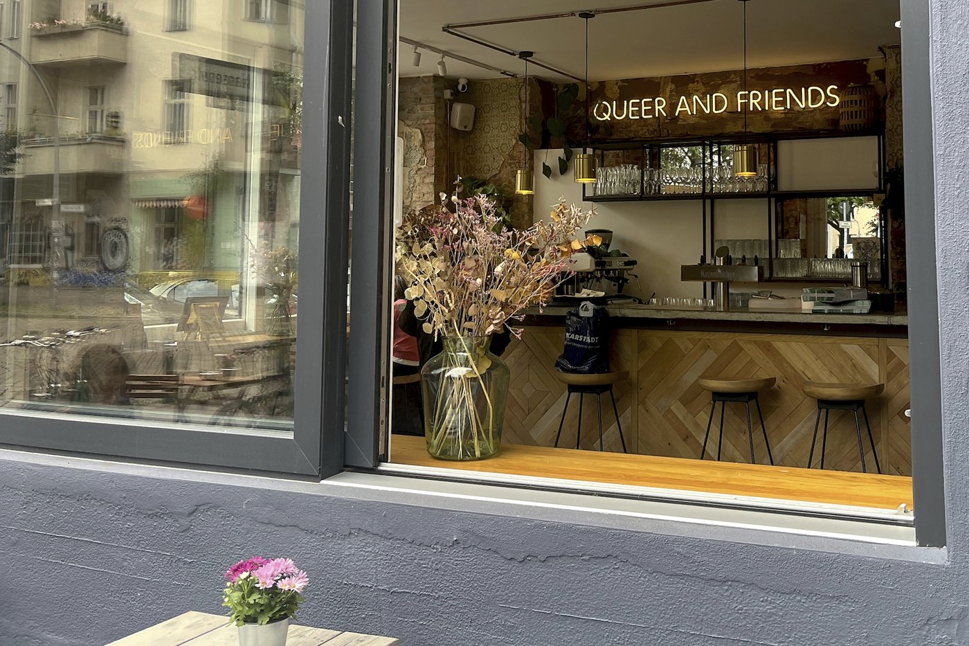 How an LGBTQ+ cafe's neon sign became a beacon for hate in Berlin | iNFOnews.ca How an LGBTQ+ cafe's neon sign became a beacon for hate in Berlin | iNFOnews.ca