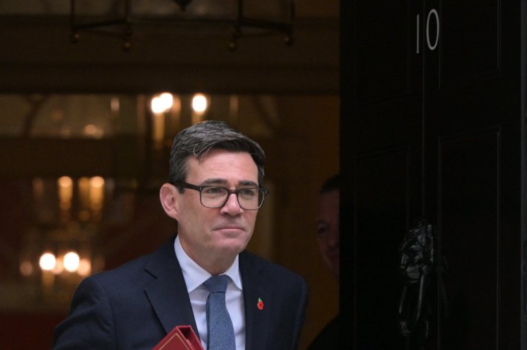 UK prime minister signals the government will consider an apology for its role in the slave trade | iNFOnews.ca