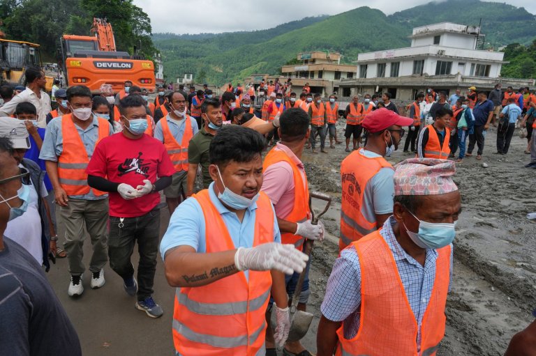 Rescue efforts intensify after Nepal-Tibet flooding as deaths climb past 900 | iNFOnews.ca