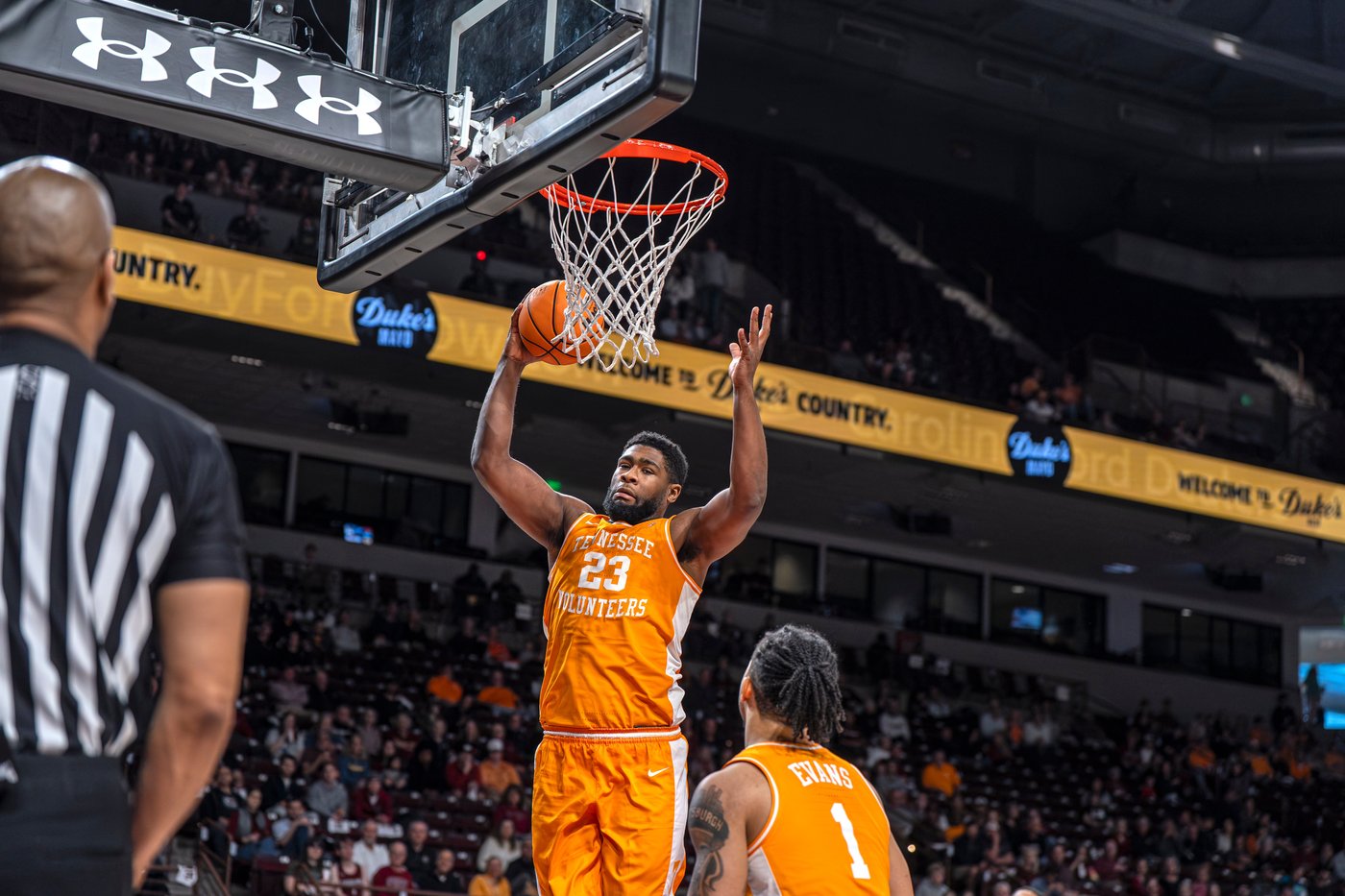Estrella and Okpara lead No. 23 Tennessee to dominant 78-59 win over South Carolina | iNFOnews.ca