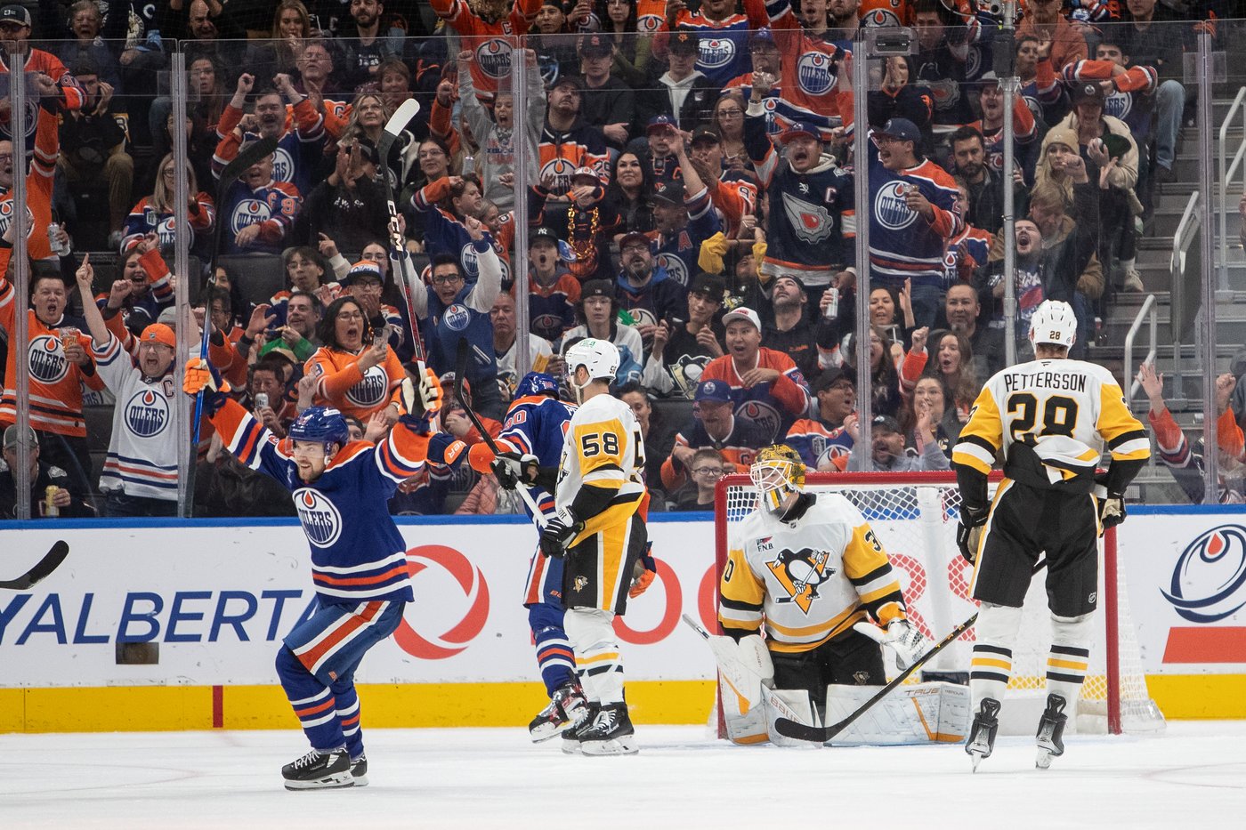 Arvidsson outshines superstars in Oilers' 4-0 win over Penguins | iNFOnews.ca