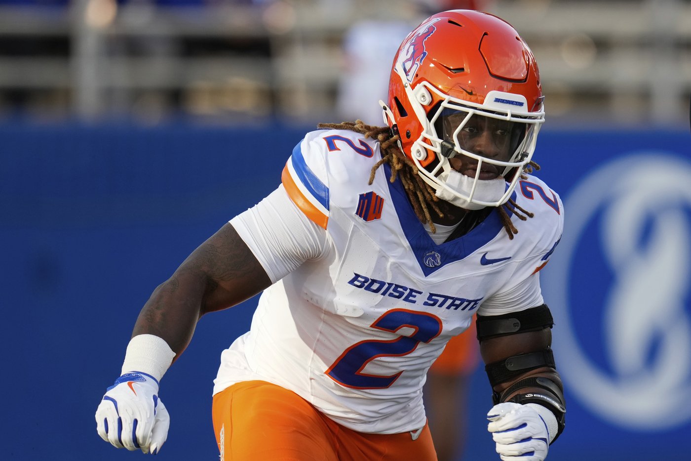 Ashton Jeanty runs for 159 yards and 3 TDs as No. 13 Boise State beats San Jose State 42-21 | iNFOnews.ca