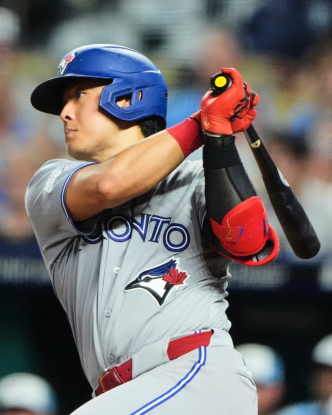 Okamoto leads Blue Jays past Royals 4-3 to pull into tie for final AL wild card | iNFOnews.ca