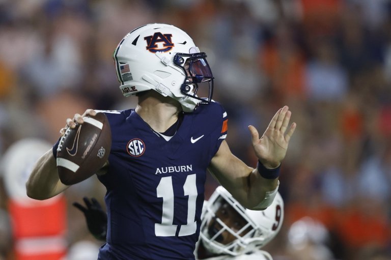 Jackson Arnold throws 3 TDs and Auburn overwhelms Ball State 42-3 in home opener | iNFOnews.ca