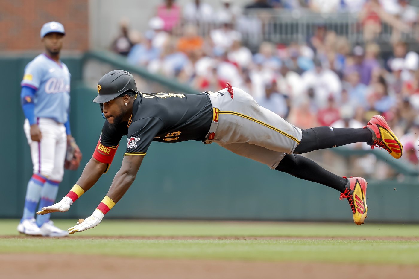 Pirates place CF Oneil Cruz on 10-day injured list with broken left hand | iNFOnews.ca