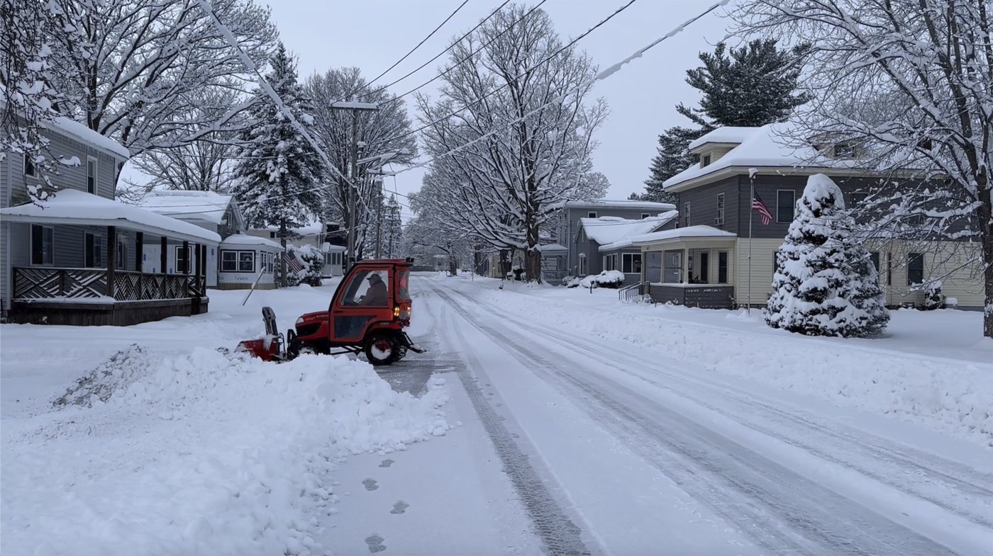 Storm blankets parts of the US during busy holiday travel weekend with more snow and cold forecast | iNFOnews.ca