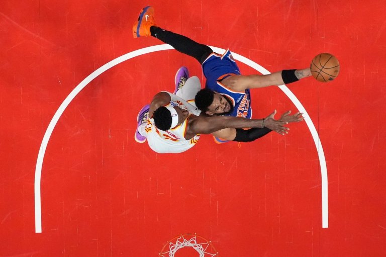 Daniels, Robinson ejected after fight, Knicks' 47-point halftime lead vs Hawks sets NBA playoff mark | iNFOnews.ca