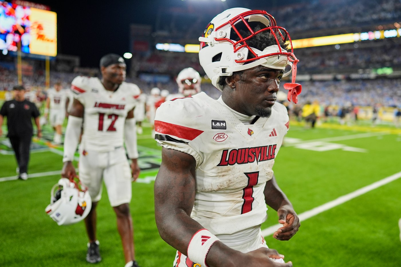 Wild 2nd half ends with Carneiro’s 48-yard winner for No. 9 Ole Miss over No. 24 Louisville | iNFOnews.ca Wild 2nd half ends with Carneiro’s 48-yard winner for No. 9 Ole Miss over No. 24 Louisville | iNFOnews.ca
