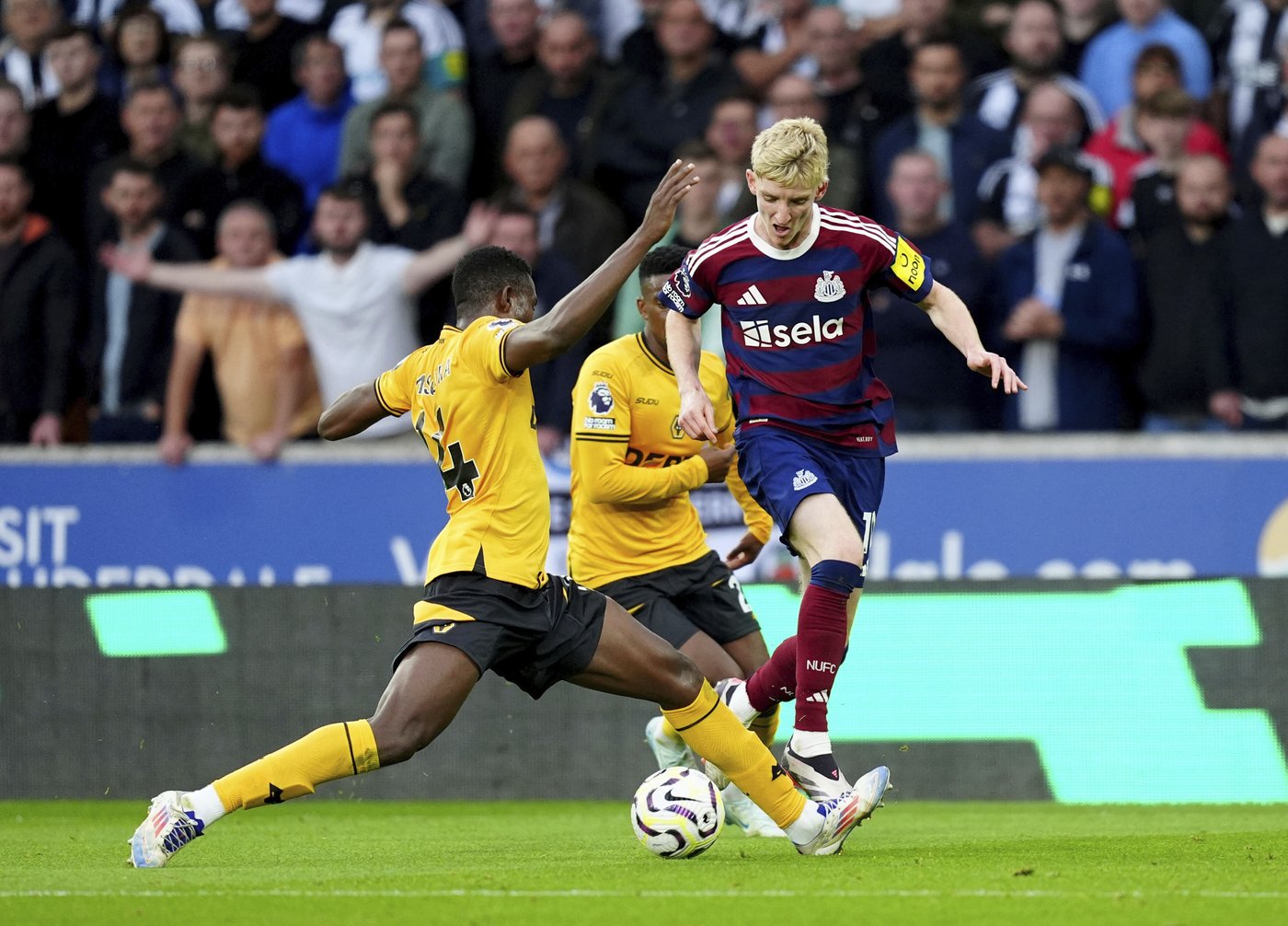 Colombia center back Mosquera set to miss rest of season because of ACL injury | iNFOnews.ca