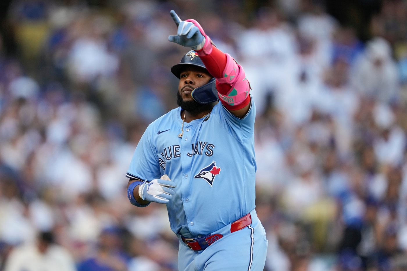Blue Jays hit first leadoff back-to-back homers in World Series history - on 3 pitches | iNFOnews.ca Blue Jays hit first leadoff back-to-back homers in World Series history - on 3 pitches | iNFOnews.ca