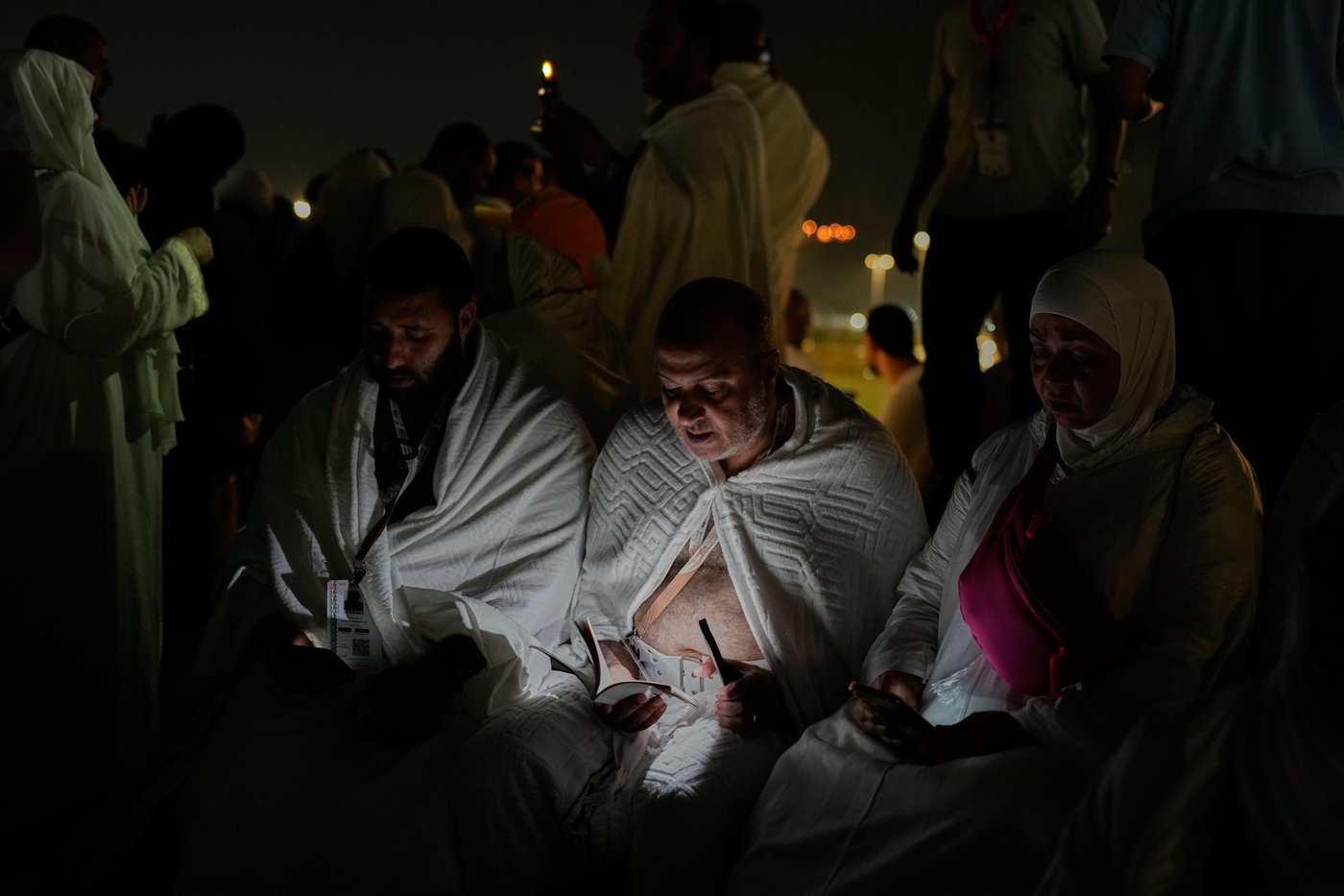 Muslim pilgrims converge on Mount Arafat in Saudi Arabia as the Hajj reaches its peak | iNFOnews.ca