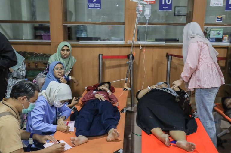 Nearly 2,000 fall ill in suspected food poisoning linked to Indonesia's free school meals program | iNFOnews.ca