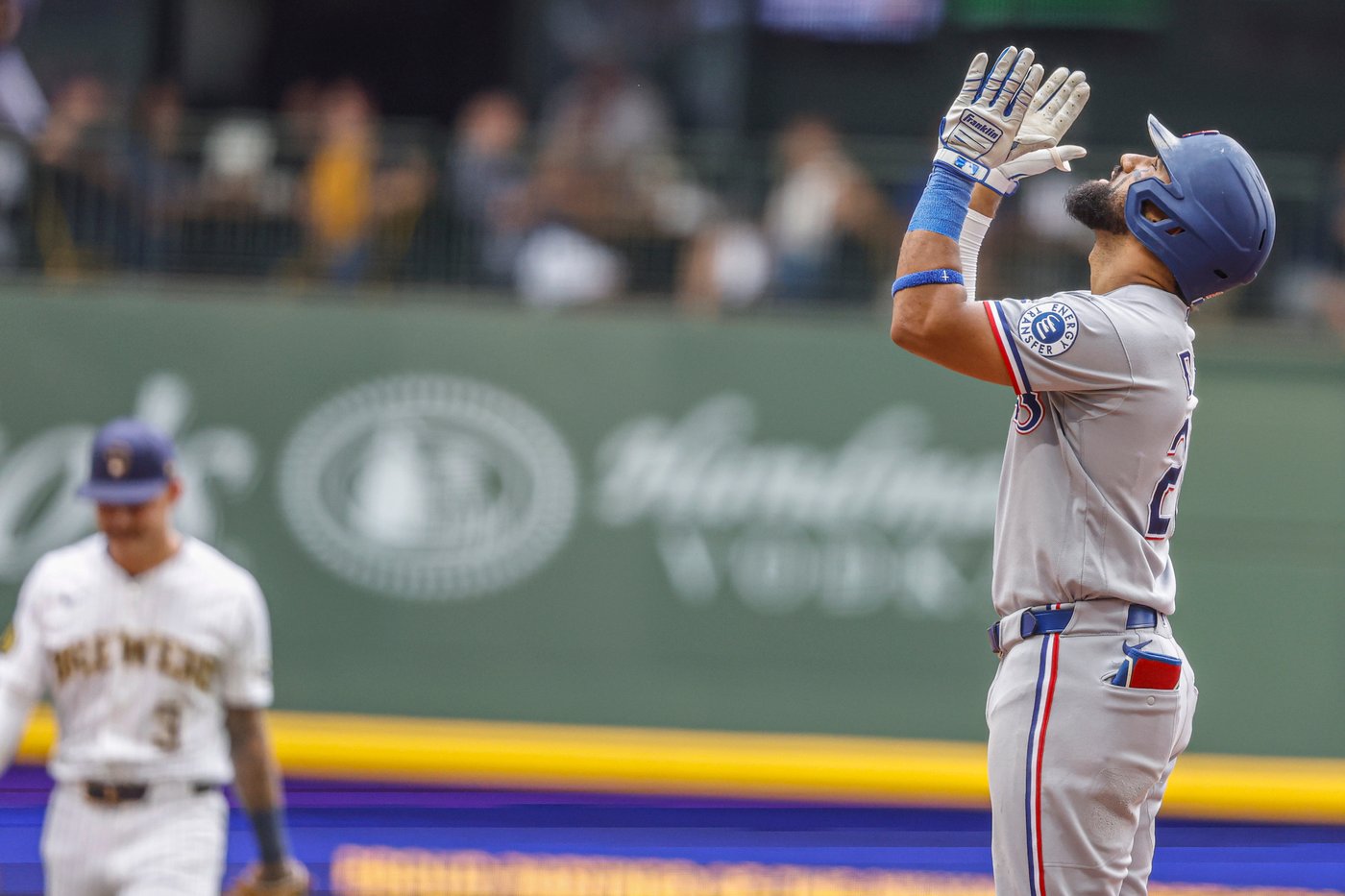 Ezequiel Durán leads the way as Rangers snap 4-game skid by beating Brewers 7-4 | iNFOnews.ca