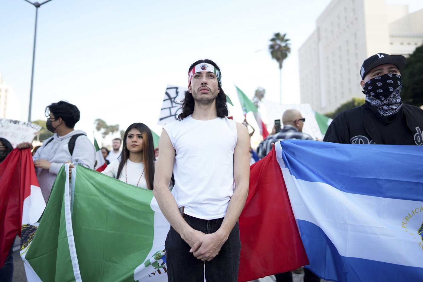 Marchers protesting planned deportations block major freeway in Los Angeles | iNFOnews.ca