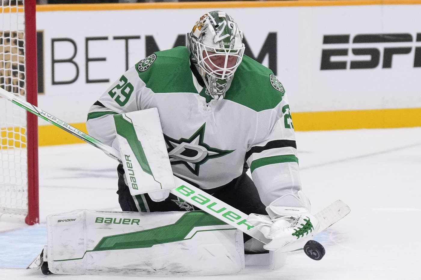 Dallas Stars score 4 goals in 5 shots to take down Predators 4-3 in both teams' season opener | iNFOnews.ca Dallas Stars score 4 goals in 5 shots to take down Predators 4-3 in both teams' season opener | iNFOnews.ca