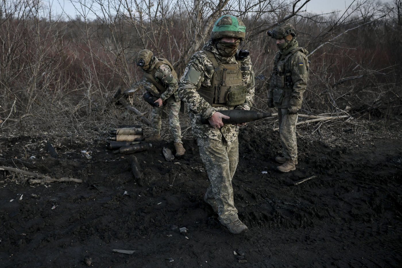 Russian forces bypass a key stronghold in a bid to cut off its supplies, a Ukrainian officer says | iNFOnews.ca Russian forces bypass a key stronghold in a bid to cut off its supplies, a Ukrainian officer says | iNFOnews.ca