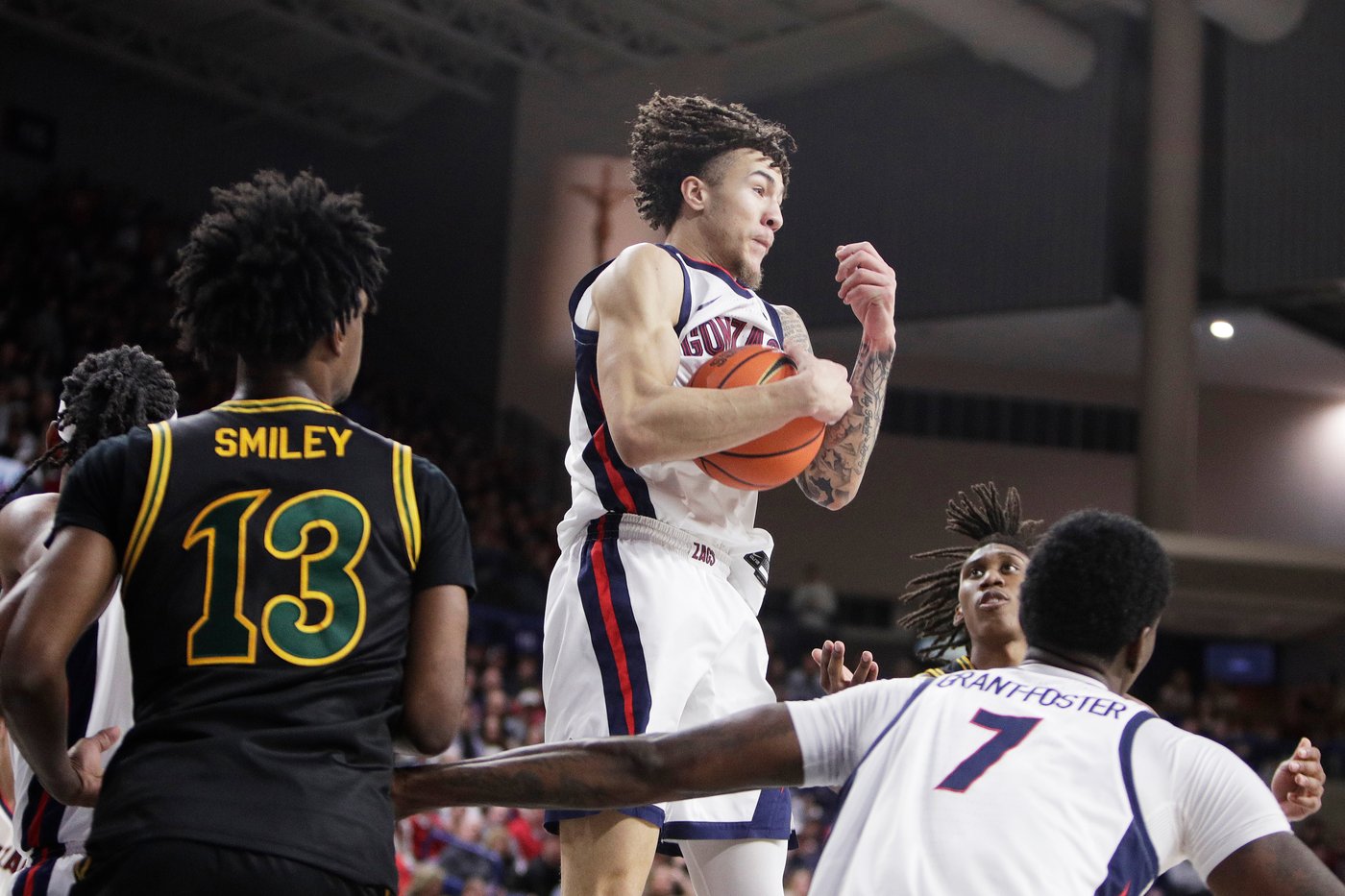 Warley scores 19 points and Fogle grabs key rebound as No. 8 Gonzaga edges San Francisco 68-66 | iNFOnews.ca