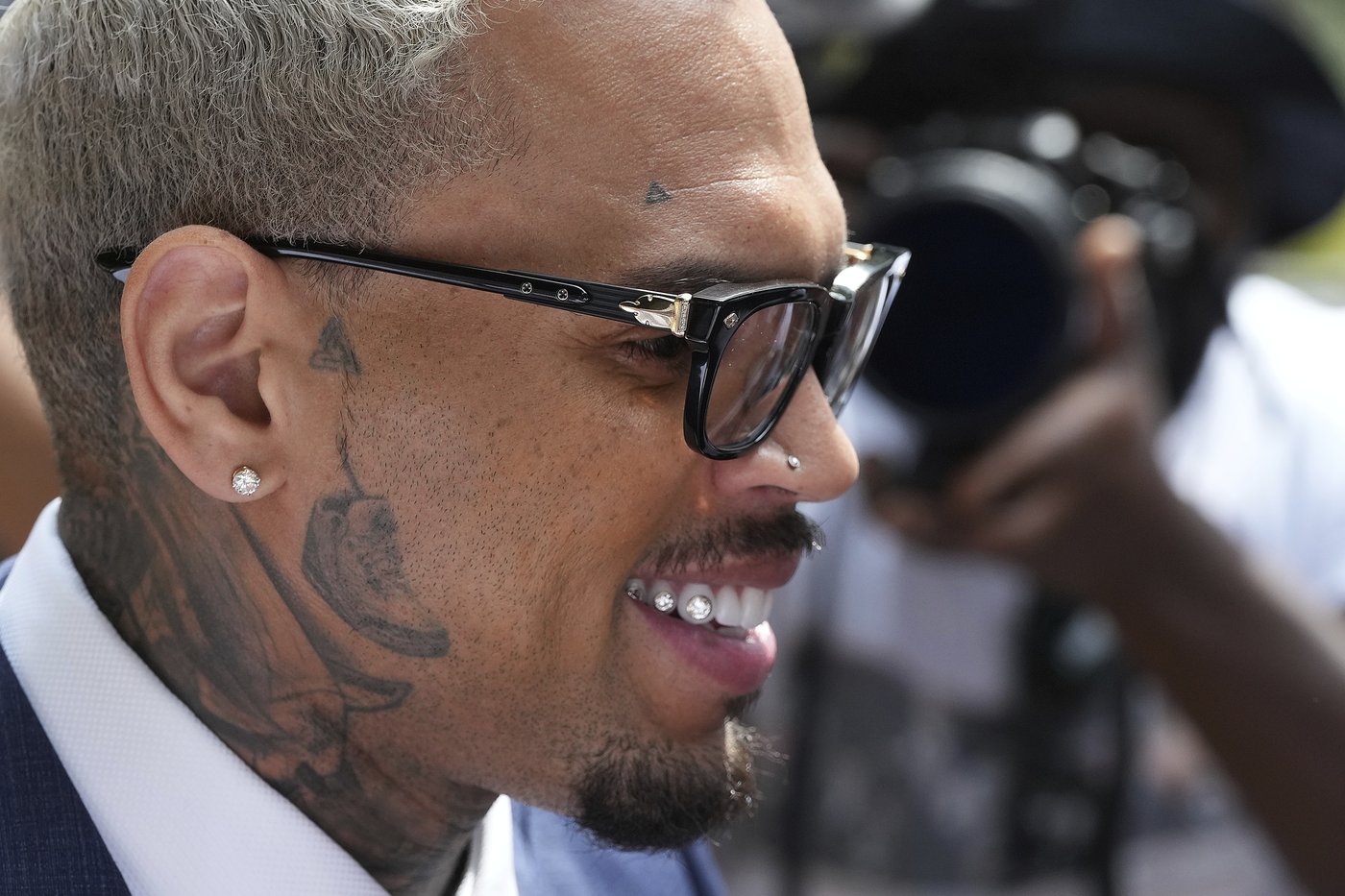Singer Chris Brown pleads not guilty in London nightclub assault case | iNFOnews.ca