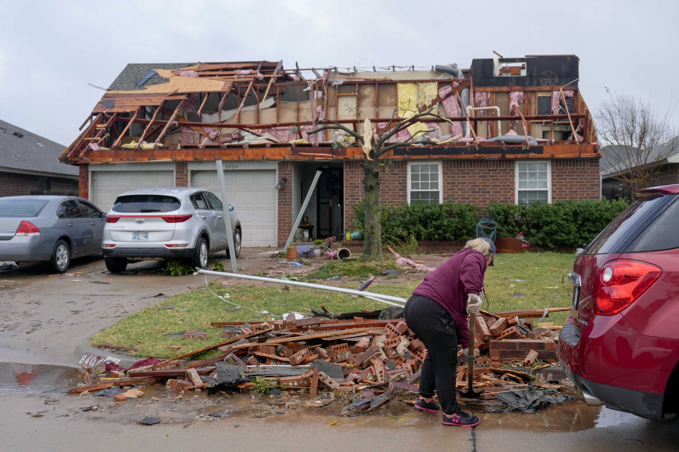 Oklahoma storms injure at least 11 and leave thousands without power | iNFOnews.ca