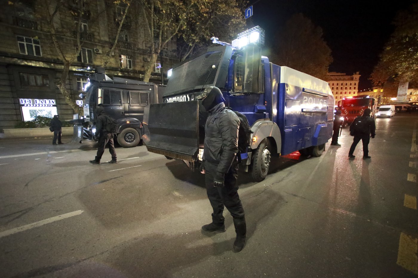 Georgian protesters clash with police for a second night after EU talks are suspended | iNFOnews.ca Georgian protesters clash with police for a second night after EU talks are suspended | iNFOnews.ca