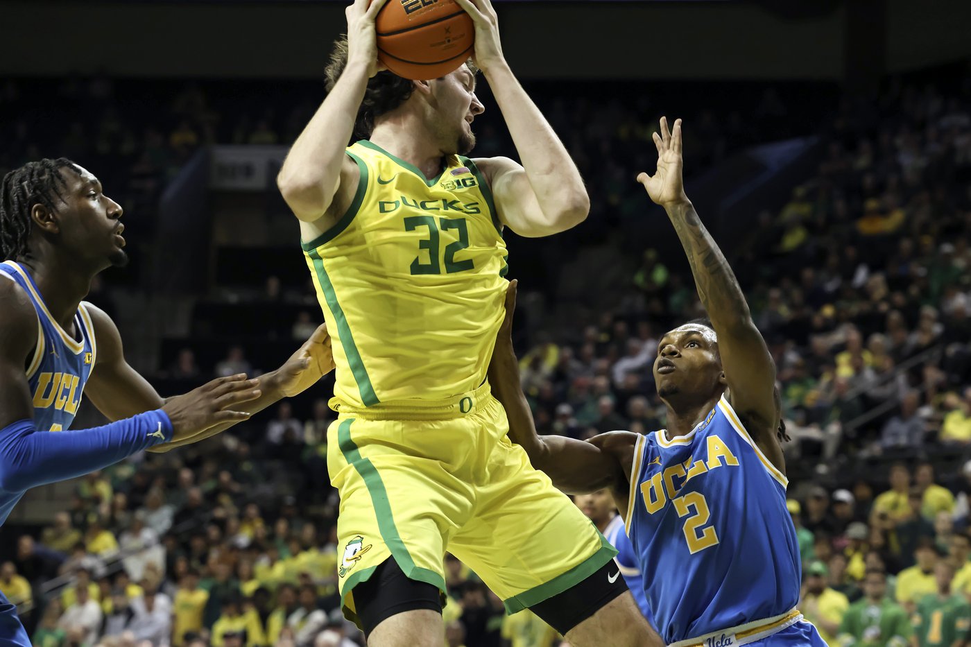 Dylan Andrews banks in 3 with 0.4 seconds left to lift UCLA past No. 12 Oregon, 73-71 | iNFOnews.ca Dylan Andrews banks in 3 with 0.4 seconds left to lift UCLA past No. 12 Oregon, 73-71 | iNFOnews.ca