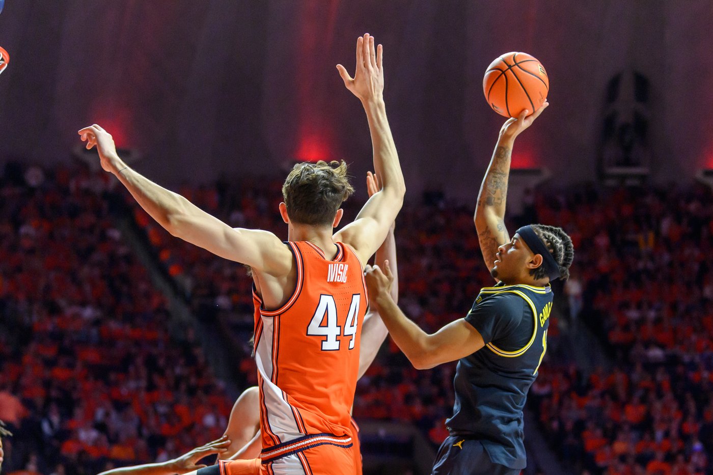 No. 3 Michigan claims Big Ten regular-season title with an 84-70 win over No. 10 Illinois | iNFOnews.ca No. 3 Michigan claims Big Ten regular-season title with an 84-70 win over No. 10 Illinois | iNFOnews.ca