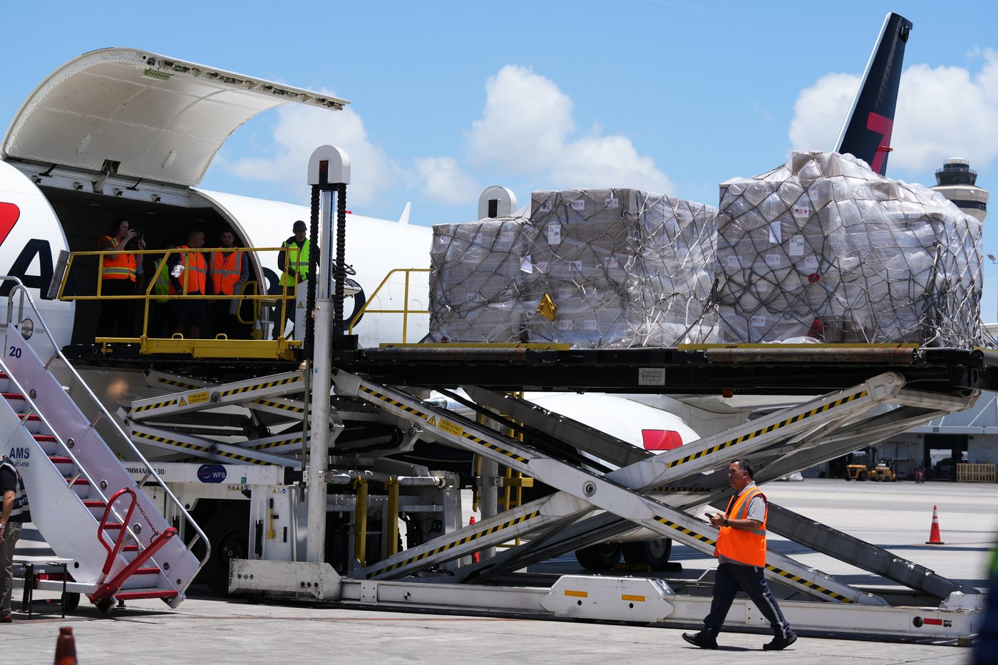 Caritas starts distributing US humanitarian aid in 2 towns near Havana | iNFOnews.ca