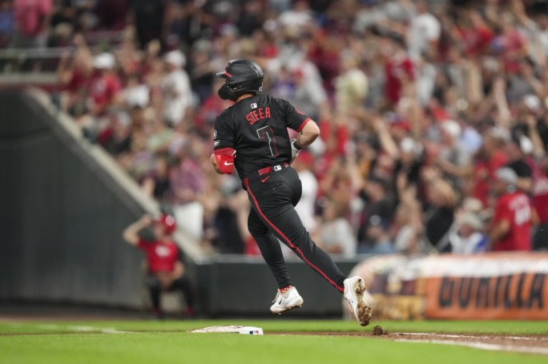 Spencer Steer hits 2 of the Reds' 5 homers in a 7-4 win over the Cubs | iNFOnews.ca