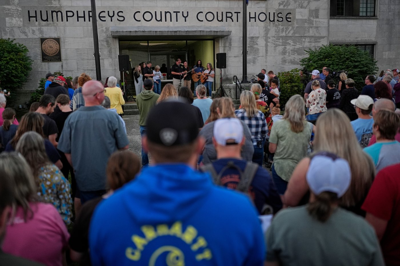 Authorities identify remains of 14 of 16 victims in Tennessee explosion | iNFOnews.ca