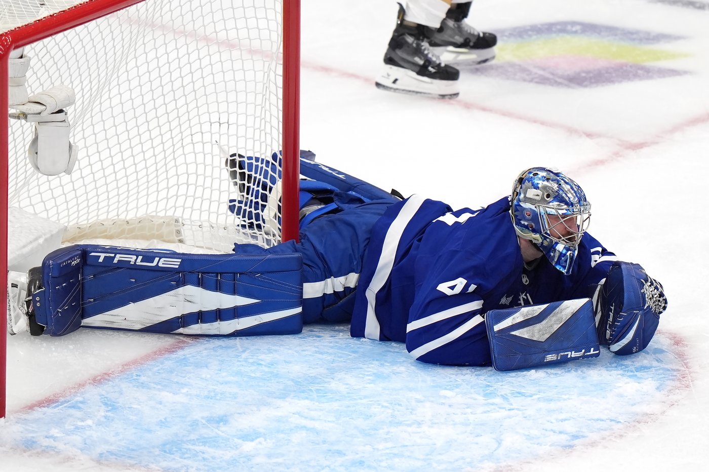 Leafs goalie Stolarz not ruled out for Game 2; Bennett says elbow had 'no intent' | iNFOnews.ca