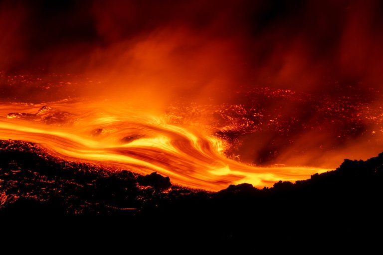 Persistent Etna ash shuts Catania airport during peak holiday week | iNFOnews.ca