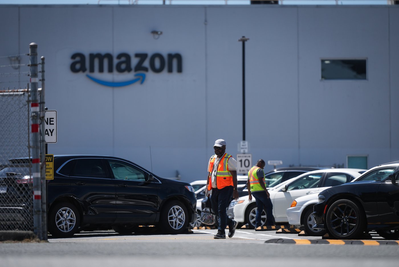 Union leaders to meet with workers of Amazon facility in Delta, B.C. | iNFOnews.ca