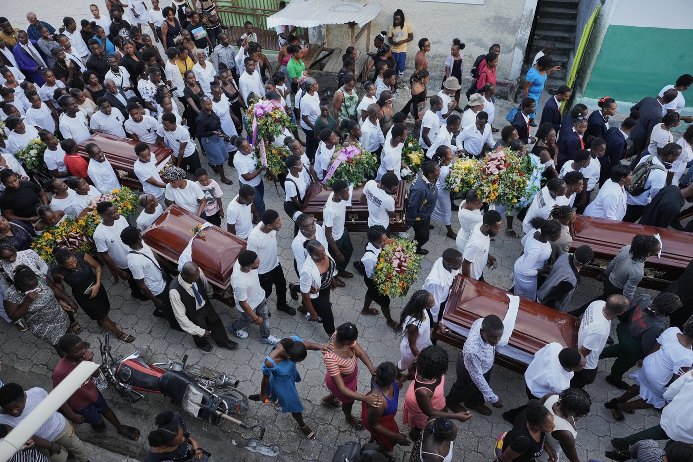 A town in southern Haiti mourns its own as it staggers from Hurricane Melissa's blow | iNFOnews.ca