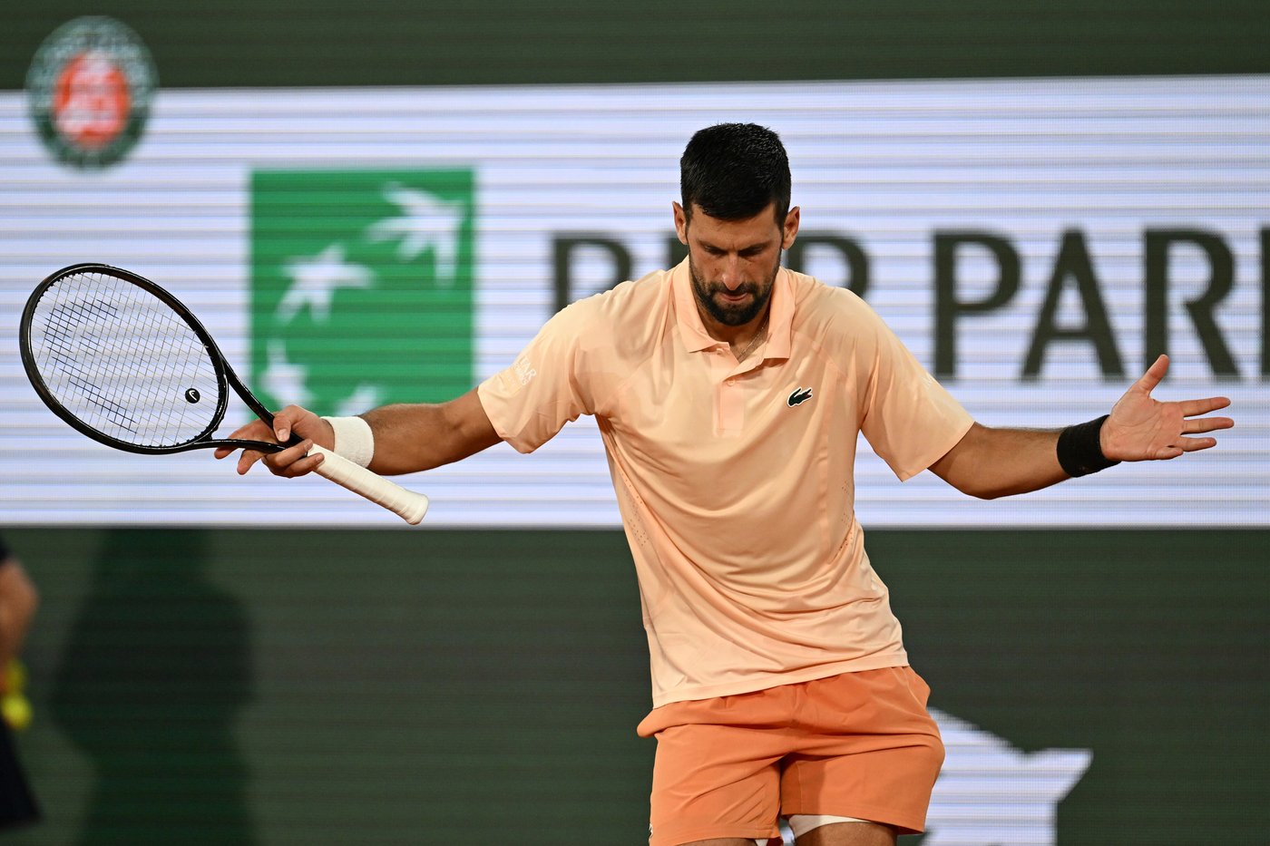 Novak Djokovic overcomes a slow start and hostile crowd in 1st-round win at French Open | iNFOnews.ca Novak Djokovic overcomes a slow start and hostile crowd in 1st-round win at French Open | iNFOnews.ca