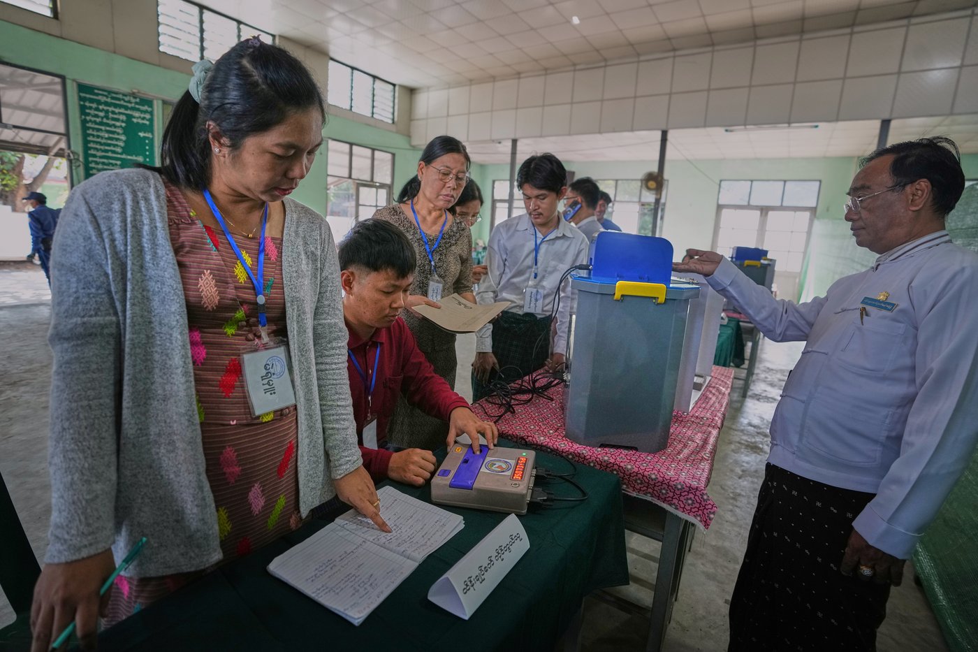 GLIMPSES: Prepping polling machines ahead of Myanmar's weekend election | iNFOnews.ca