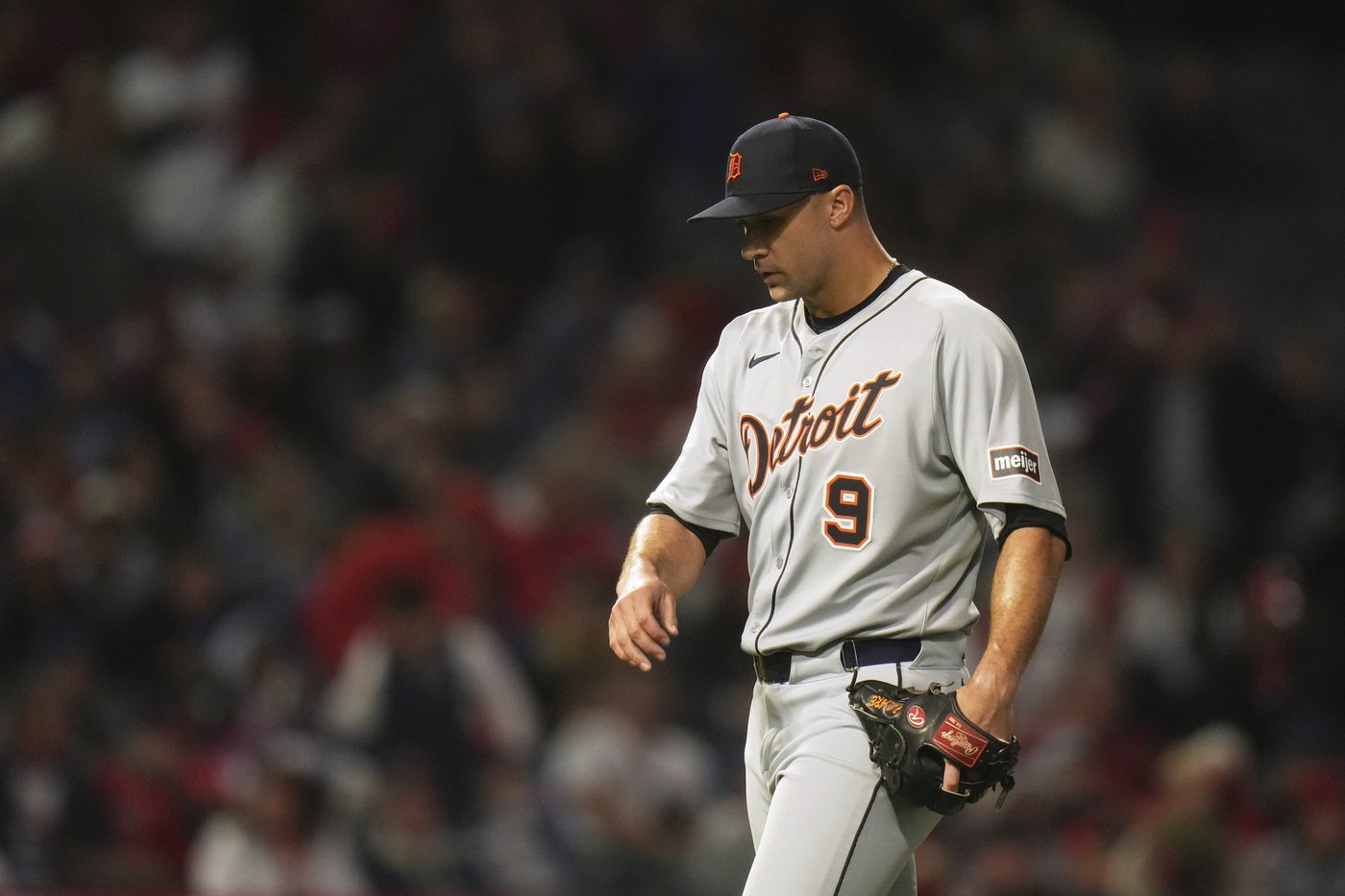 Hendricks pitches Angels past Tigers 5-2 to snap 7-game slide | iNFOnews.ca