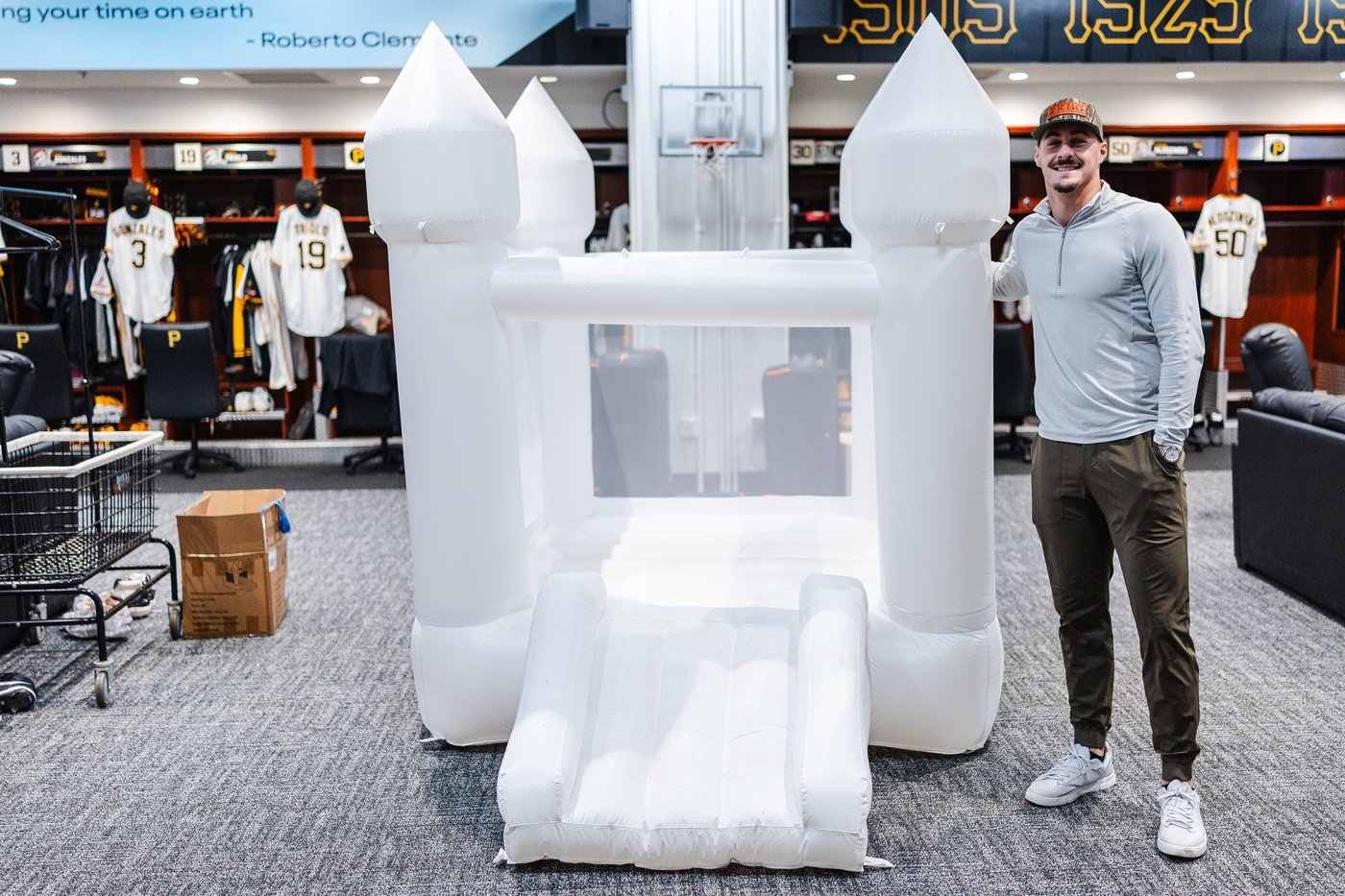 Paul Skenes rents a bounce house for Pirates' clubhouse to celebrate Konnor Griffin's 20th birthday | iNFOnews.ca