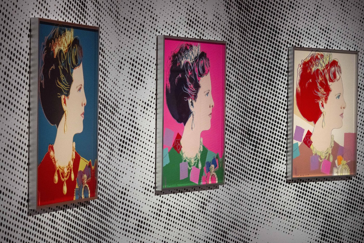 'Amateurish' thieves steal 2 Warhol prints, damage 2 more in botched heist at Dutch gallery | iNFOnews.ca