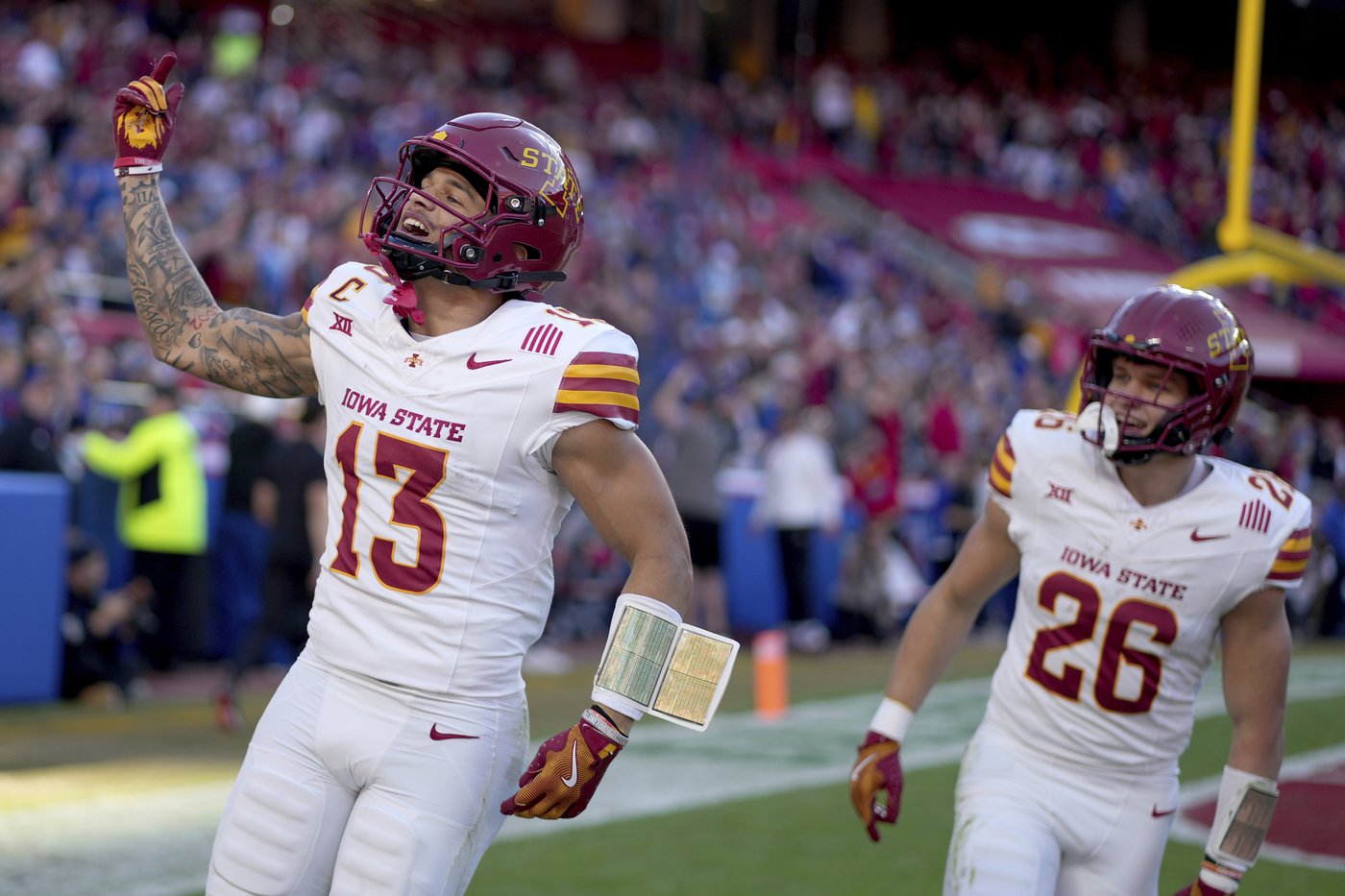 Devin Neal sets Kansas career rushing records in 45-36 victory over No. 17 Cyclones | iNFOnews.ca Devin Neal sets Kansas career rushing records in 45-36 victory over No. 17 Cyclones | iNFOnews.ca