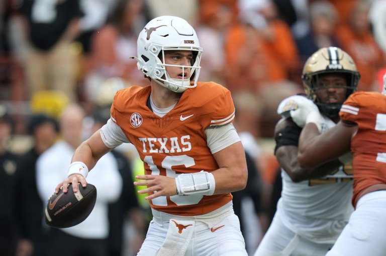 No. 10 Texas looks to stay in College Football Playoff hunt with next game at No. 5 Georgia | iNFOnews.ca