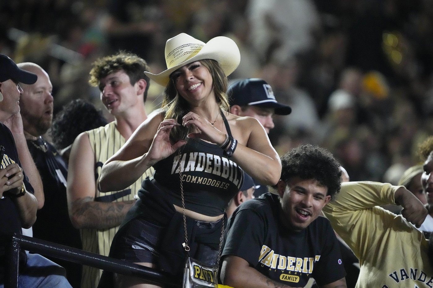 Vanderbilt's football revival: Fans eager to check out undefeated Commodores | iNFOnews.ca