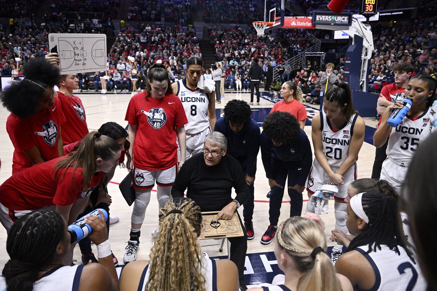 Geno Auriemma earns NCAA-record 1,217th victory as No. 2 UConn beats Fairleigh Dickinson 85-41 | iNFOnews.ca Geno Auriemma earns NCAA-record 1,217th victory as No. 2 UConn beats Fairleigh Dickinson 85-41 | iNFOnews.ca
