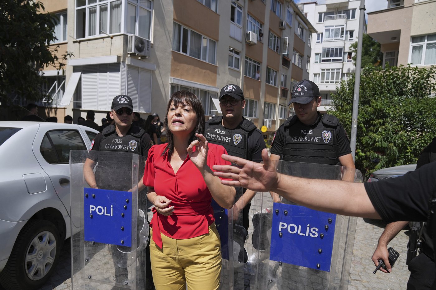 Turkish police detain over 50 people in crackdown on Istanbul Pride march | iNFOnews.ca