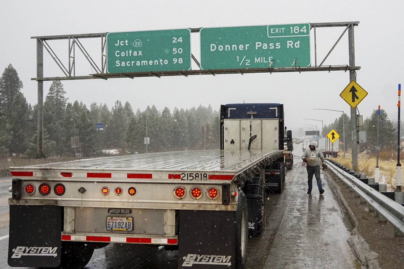 'Bomb cyclone' kills 2 and knocks out power to over half a million homes across the US Northwest | iNFOnews.ca