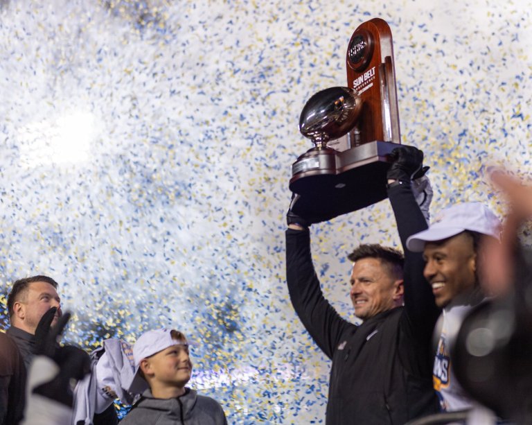 Oregon vs. James Madison a study in contrasts as high-profile Ducks host a newcomer to the playoffs | iNFOnews.ca