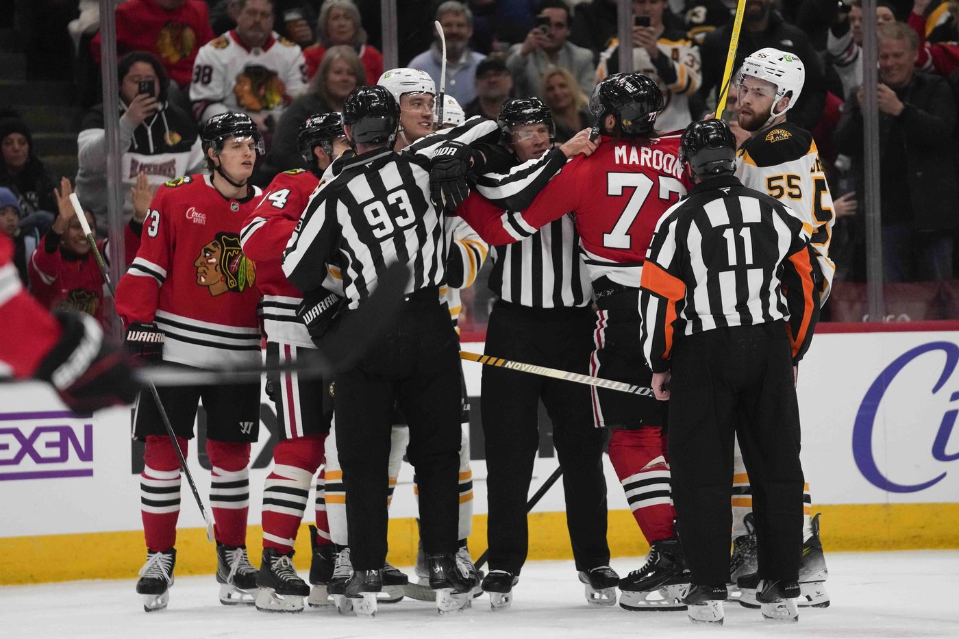 Marchand and Geekie help the Bruins beat the Blackhawks 4-2 for their 3rd consecutive win | iNFOnews.ca